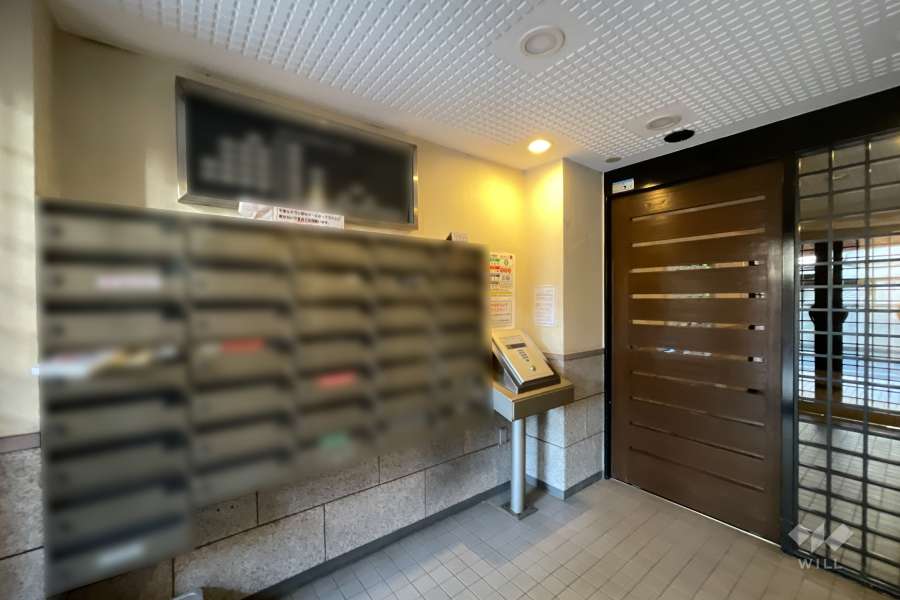 エントランスはオートロック付きです。