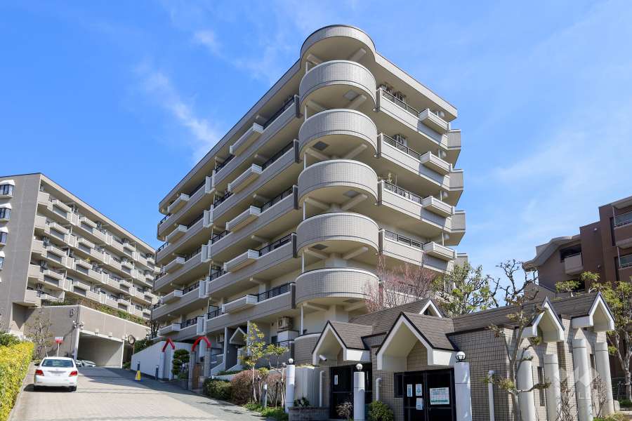 池田五月丘A棟の外観（南西側から）