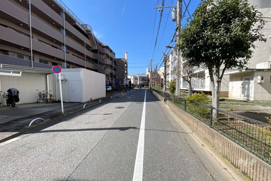 敷地北東側の前面道路　