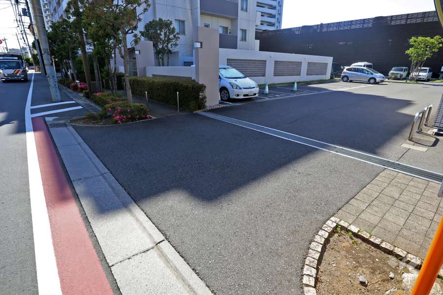 駐車場の出入り口・敷地内駐車場（屋外平面式）