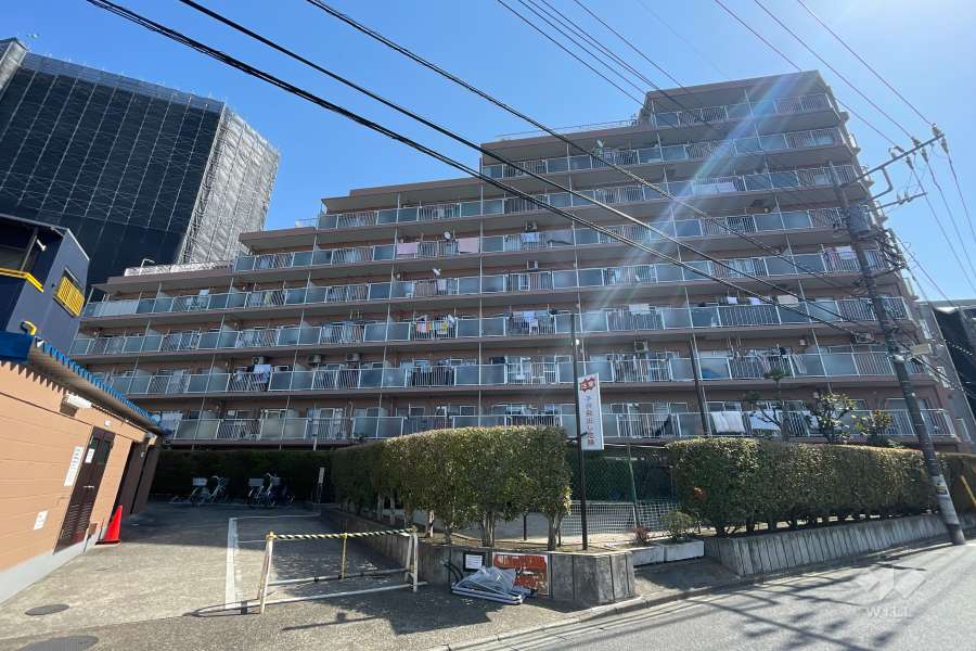 日商岩井西新井マンションの外観（西側から）