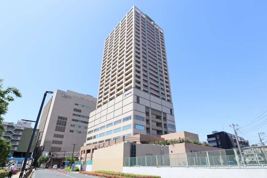 アトラスタワー北千住の外観（北東側から）