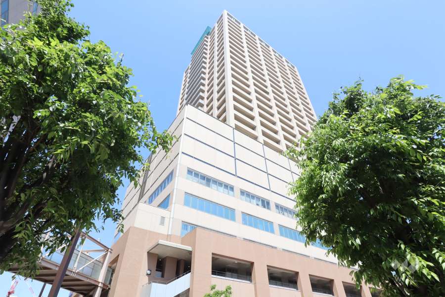 アトラスタワー北千住の外観（南東側から）