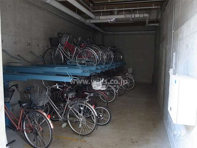 屋内にある駐輪場
