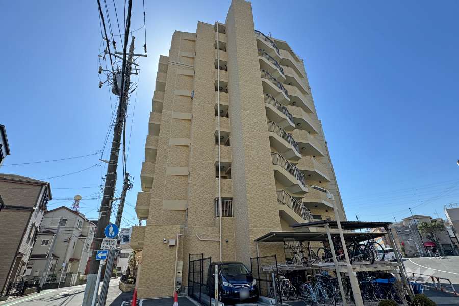 グランシティユーロパレス北千住の外観（北東側から）