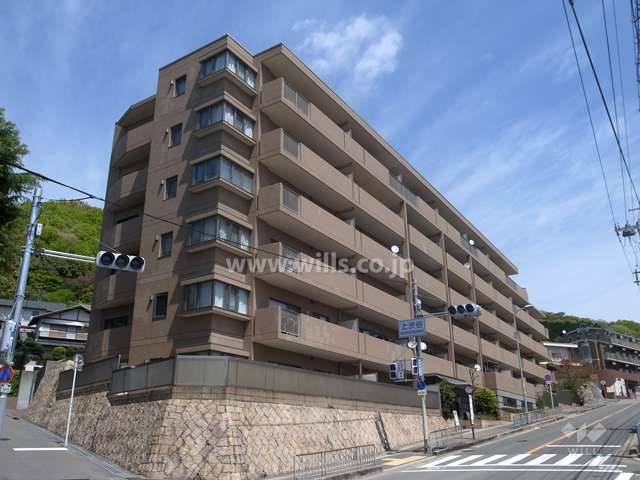 アジュール池田五月丘の外観（南西側から）