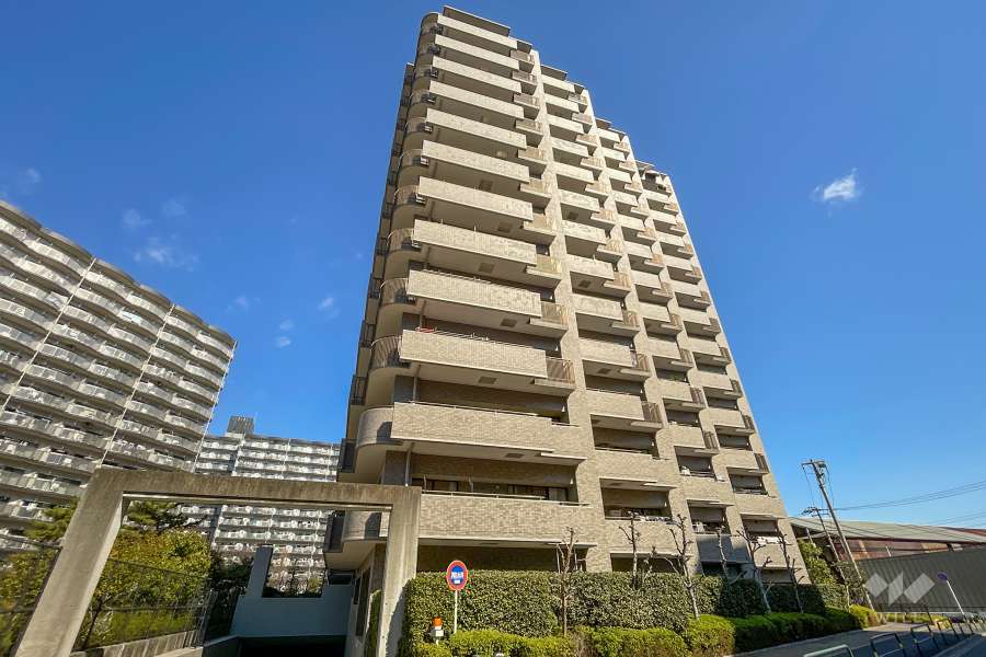 コスモシティ北千住の外観（南西側から）