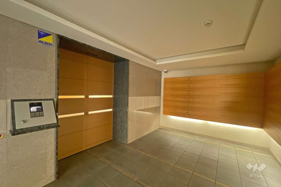 エントランスはオートロック付きです。