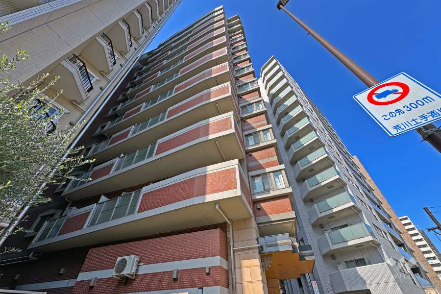 ライオンズグローベル北千住シティマークスの外観（南東側から）