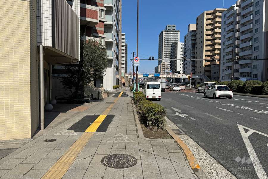 敷地東側の前面道路
