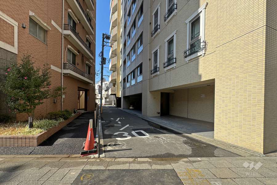 敷地南側の前面道路