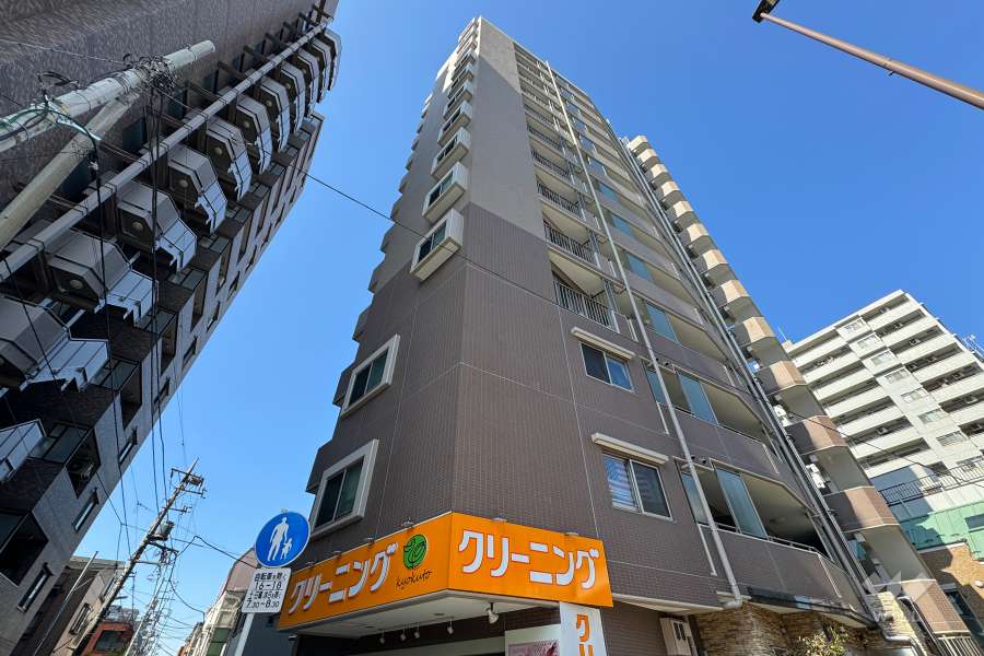 日神パレステージ北千住の外観（南東側から）