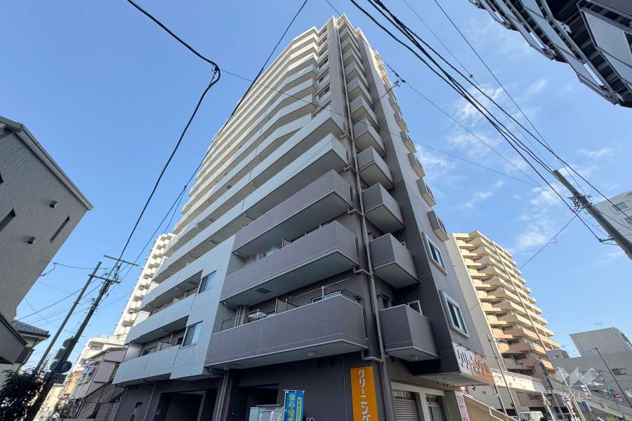 日神パレステージ北千住の外観（南西側から）