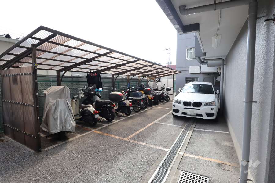 バイク置場（屋根付き）