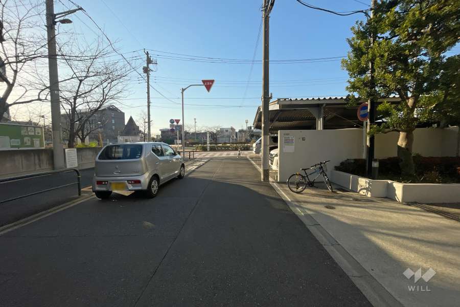 敷地南側の前面道路　　