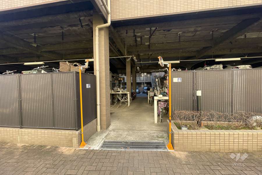 屋内に設けられた駐輪場