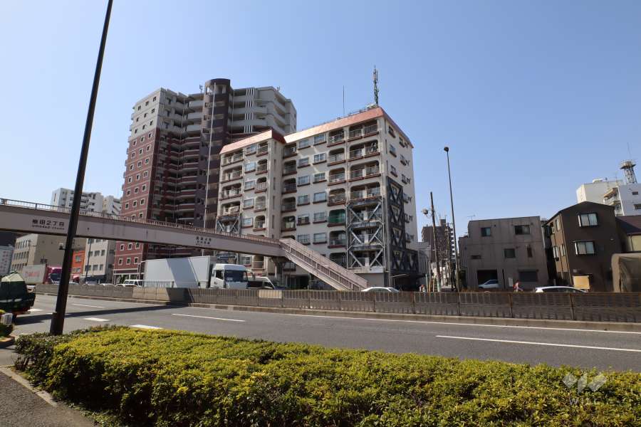 ワコー第9梅田マンションの外観（北東側から）