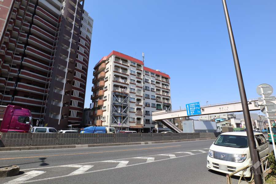 ワコー第9梅田マンションの外観（南東側から）