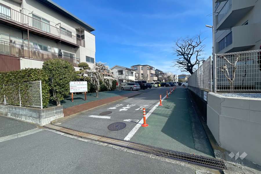駐車場の出入り口