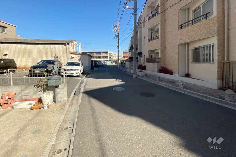 敷地西側の前面道路　