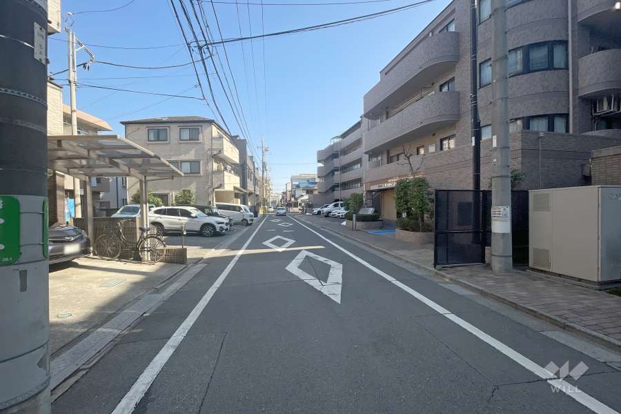 敷地北側の前面道路