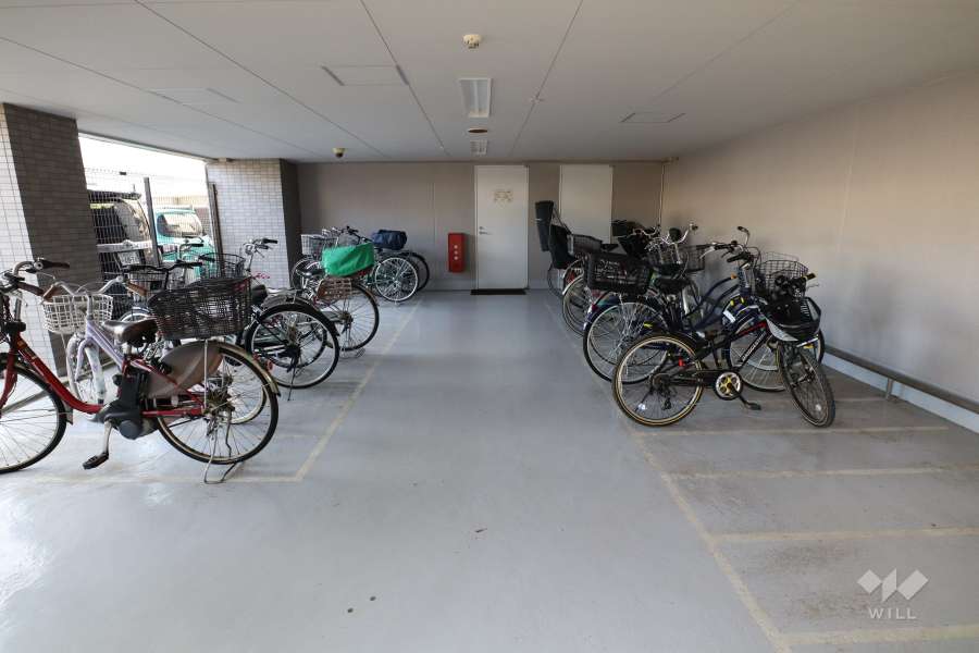 屋内に設けられた駐輪場