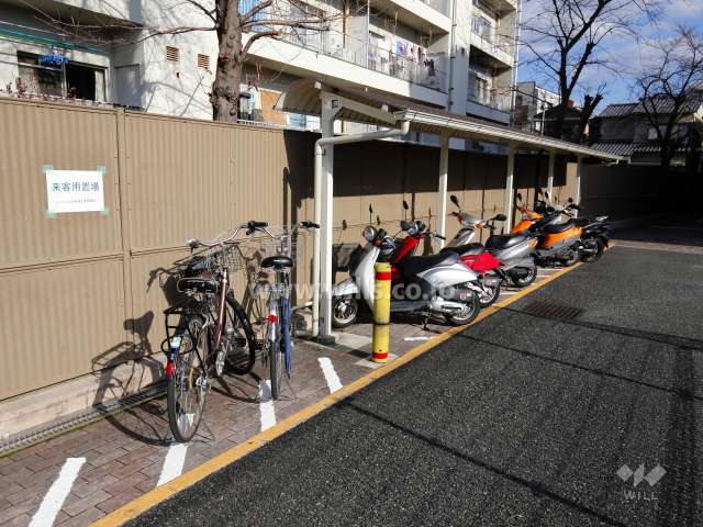 来客用駐輪場とバイク置場