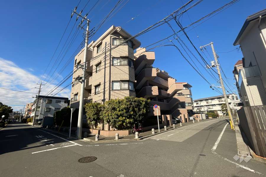 ハイホーム綾瀬の外観（南東側から）