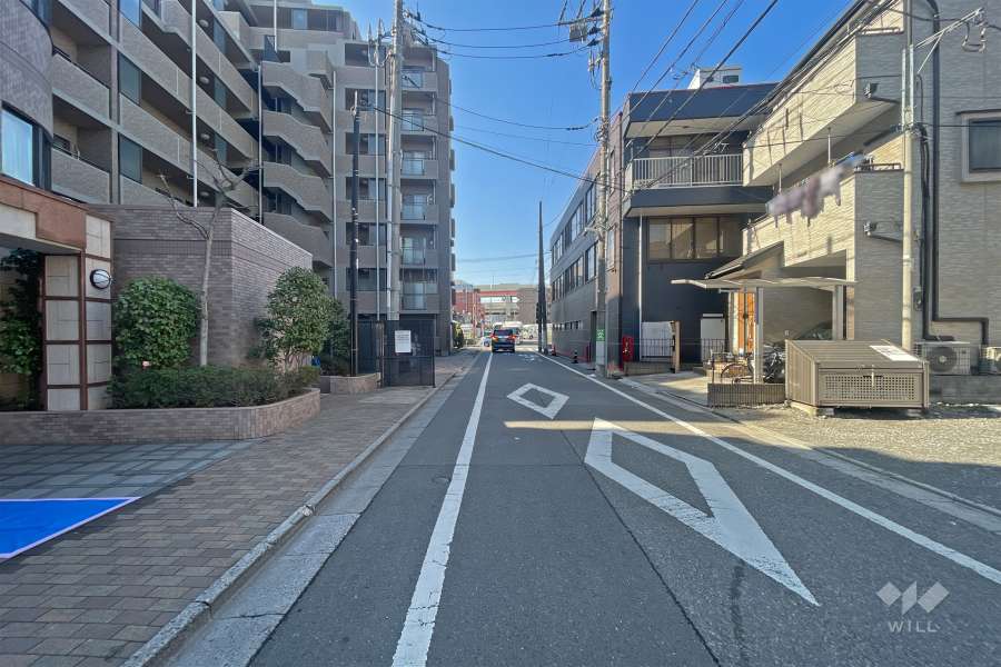 敷地北側の前面道路（東側から）