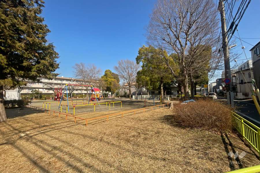 敷地北東側にある『下の公園』