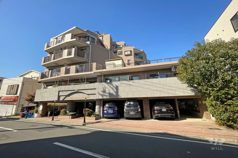 ライオンズマンション五反野駅前通りの外観（北東側から）