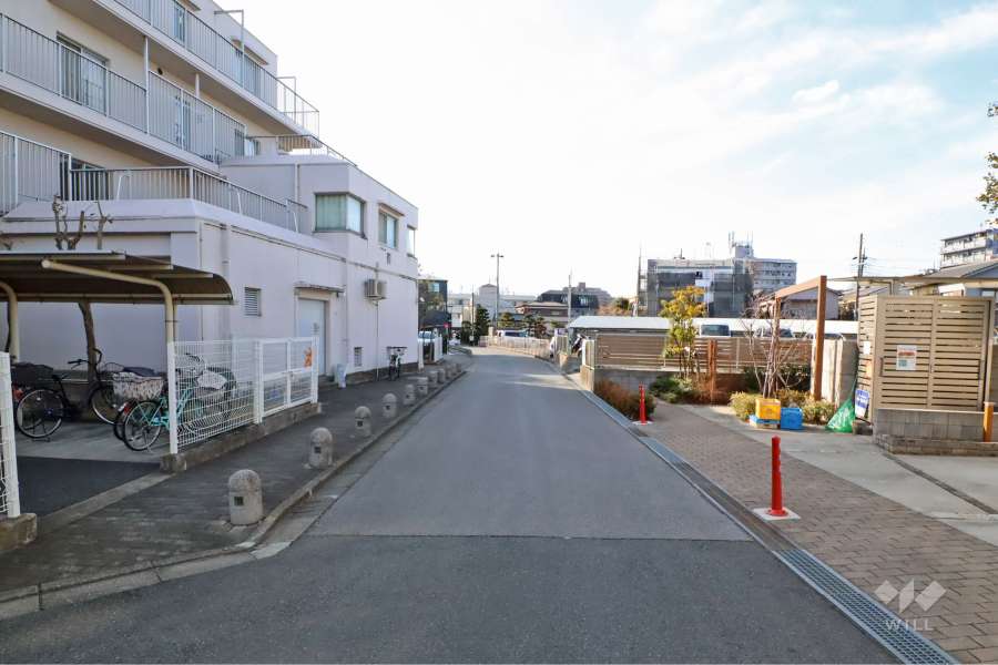 敷地北側の前面道路