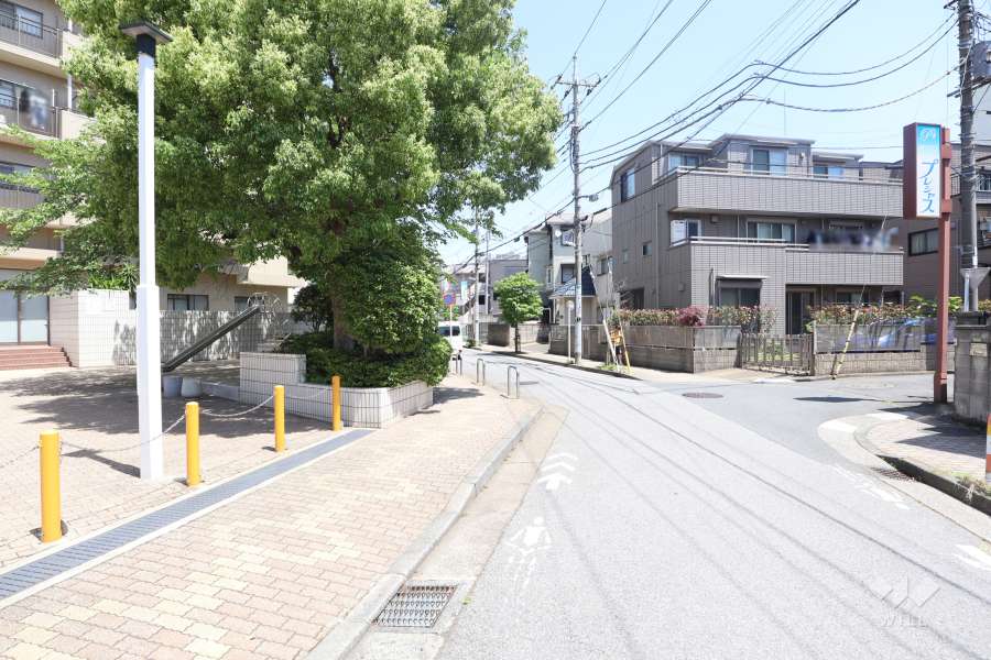 敷地南東側の前面道路