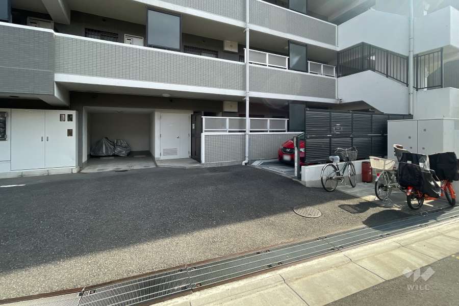 敷地内駐車場（屋外機械式）と駐輪場