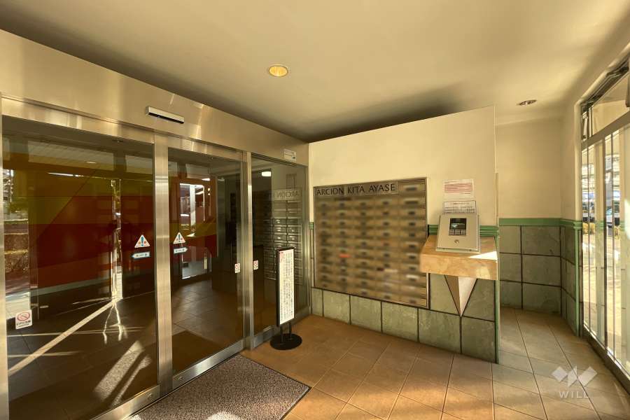 エントランスはオートロック付きです。