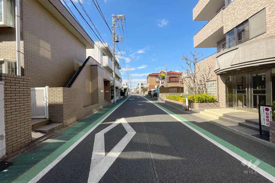 敷地南側前面道路（東側から）