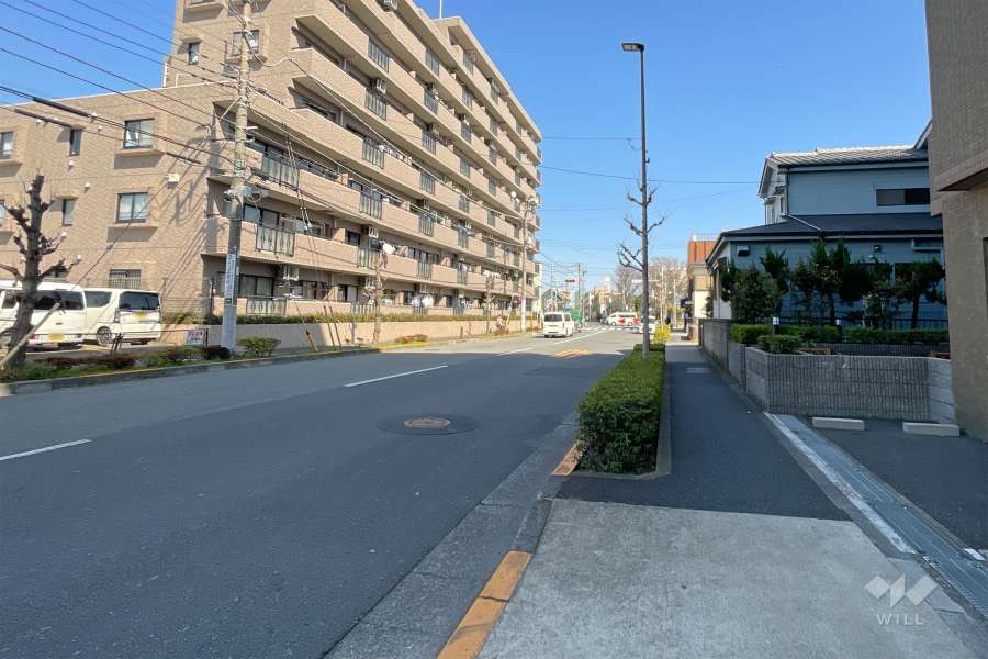 敷地北側の前面道路