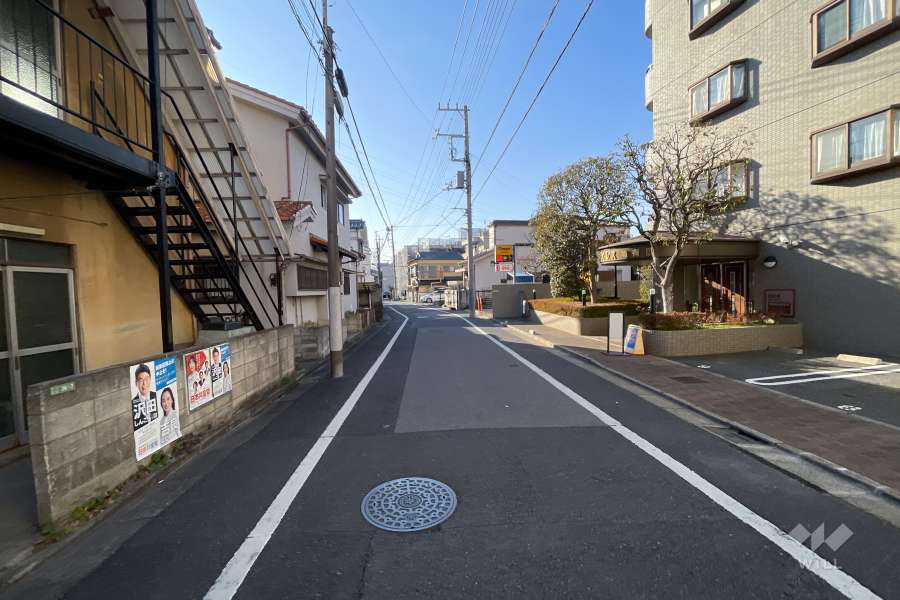 敷地南側の前面道路
