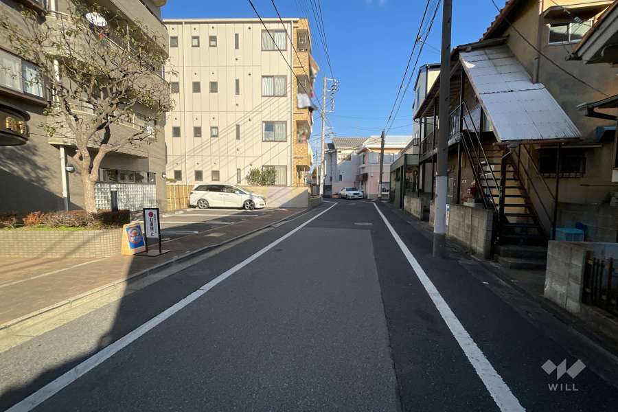 敷地北側の前面道路
