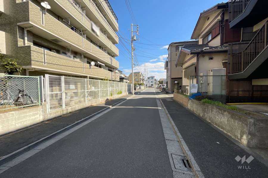 敷地南側の前面道路