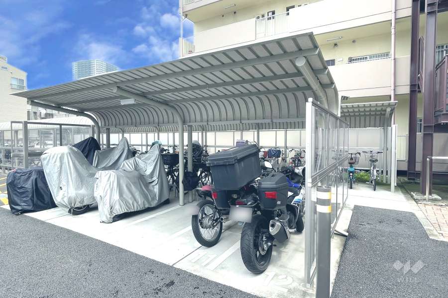 駐輪場とバイク置場