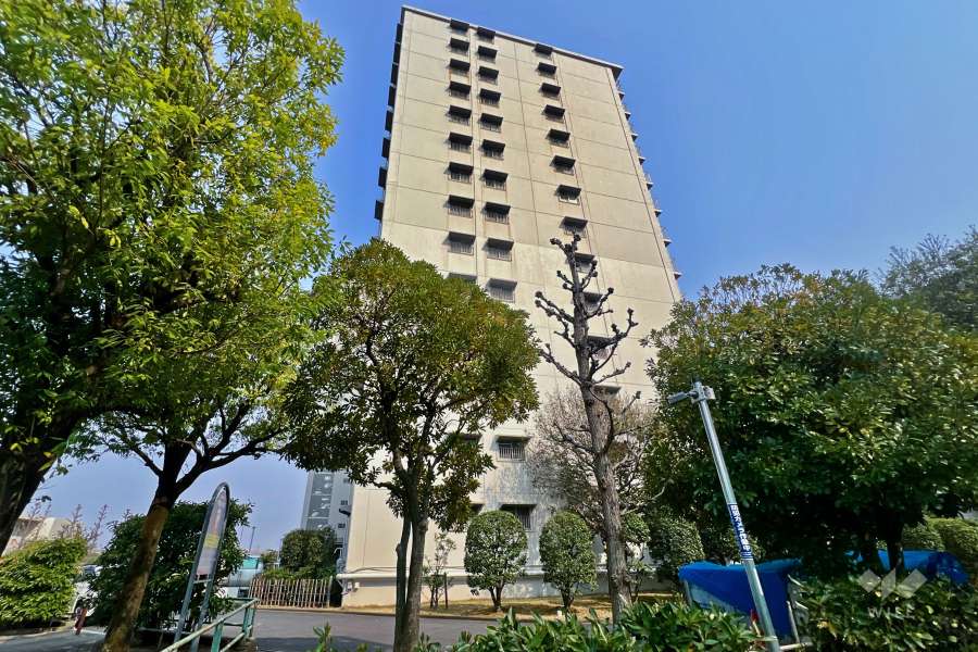 ボナハイツ中川の外観（西側から）