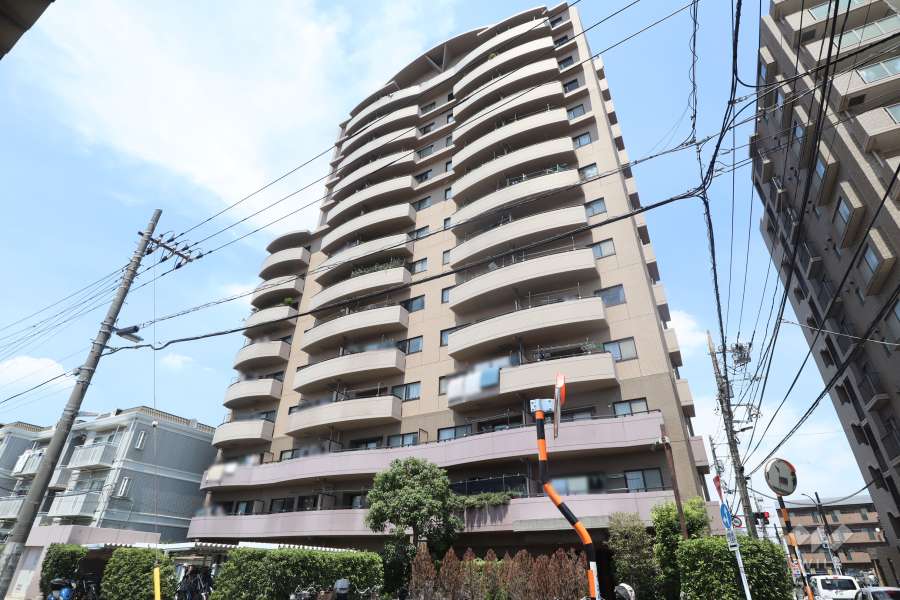 モアステージ五反野の外観（南東側から）　