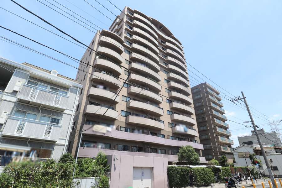 モアステージ五反野の外観（南西側から）　