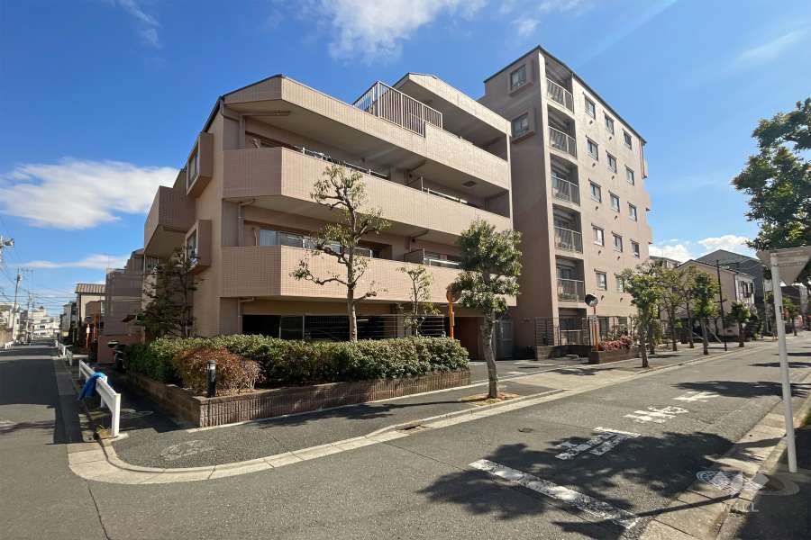 ライオンズヴィアーレ北綾瀬弐番館の外観（北西側から）