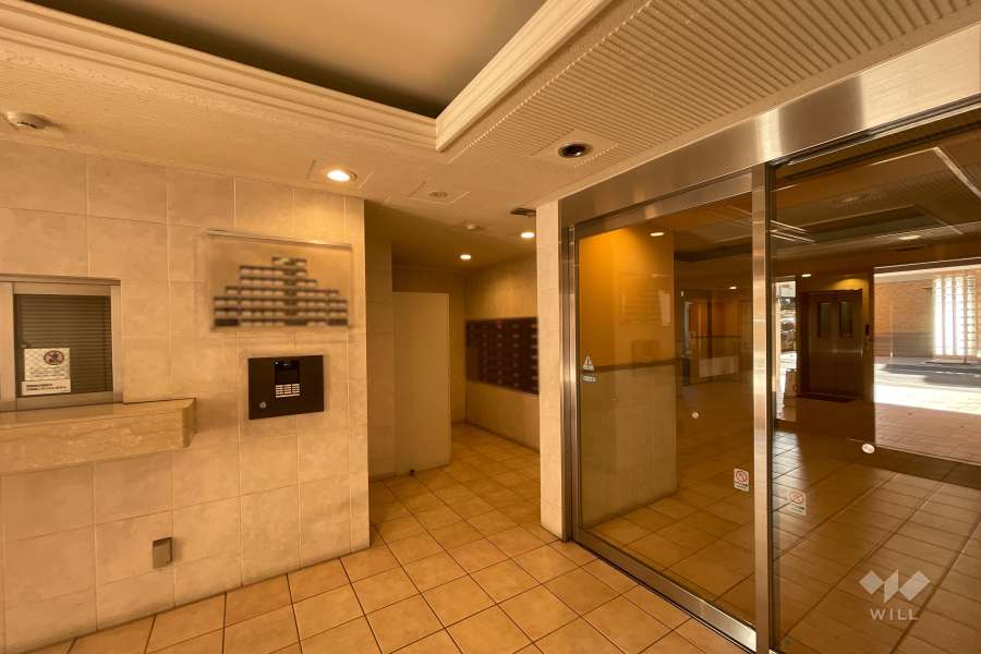 エントランスはオートロック付きです。