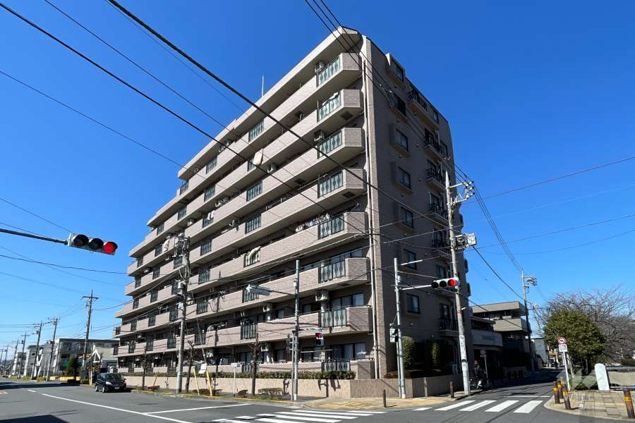 ライオンズガーデン北綾瀬の外観（南東側から）