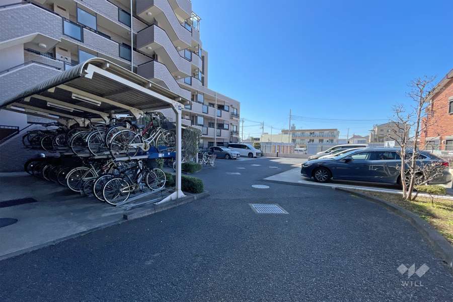 敷地内駐車場（屋外平面式）と駐輪場