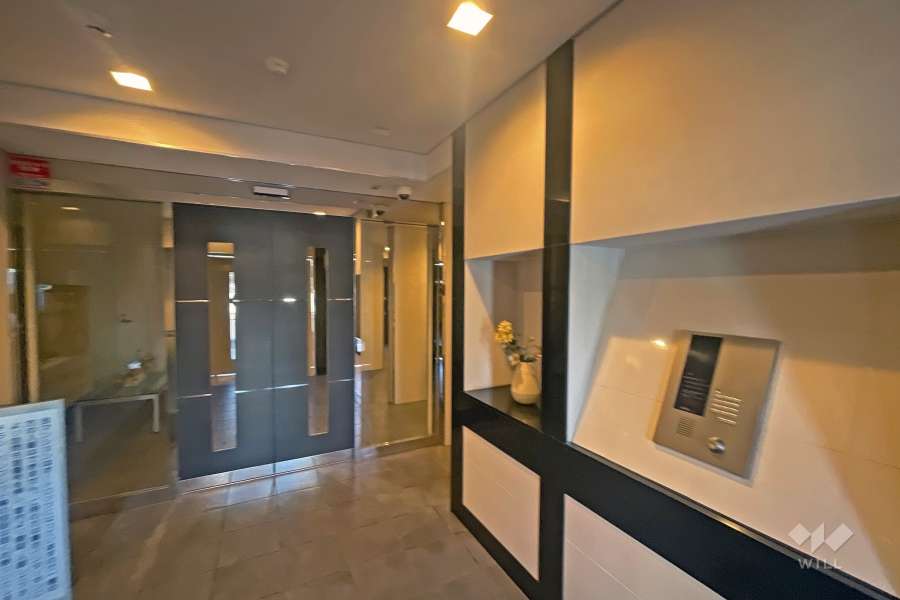 エントランスはオートロック付きです。