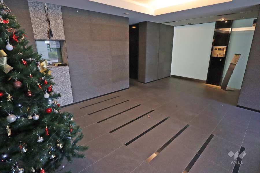 エントランスはオートロック付きです。